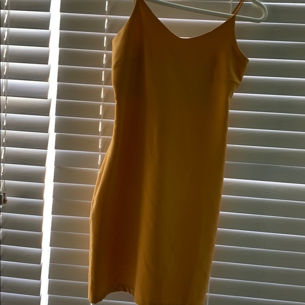 yellow dress
